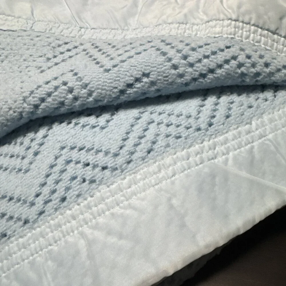 Vintage Moonweave Scotland Blue Cellular Blue Blanket Satin Trim‎  Acrylic 70x88
